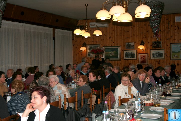 Pranzo Anziani 2011 (45).jpg